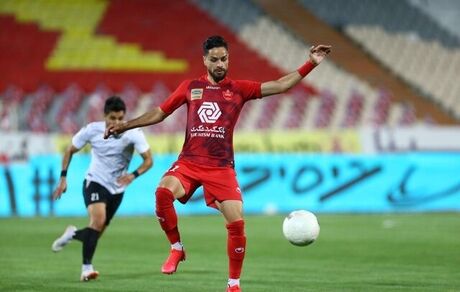 
تساوی پرسپولیس ۱۰ نفره مقابل شاهین در نیمه نخست
