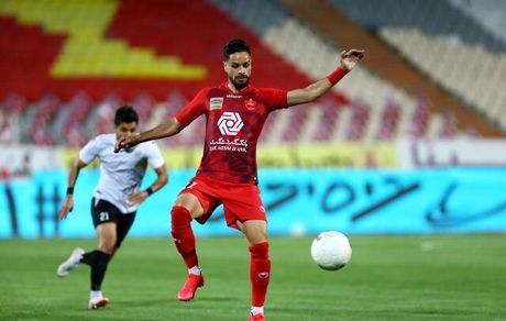 
تساوی پرسپولیس ۱۰ نفره مقابل شاهین در نیمه نخست
