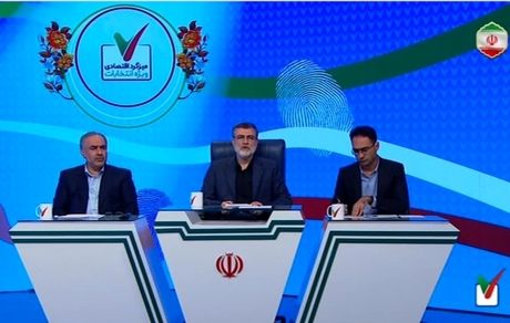 قاضی‌زاده هاشمی: حقوق کارمندان و کارگران به وسط ماه هم نمی‌رسد