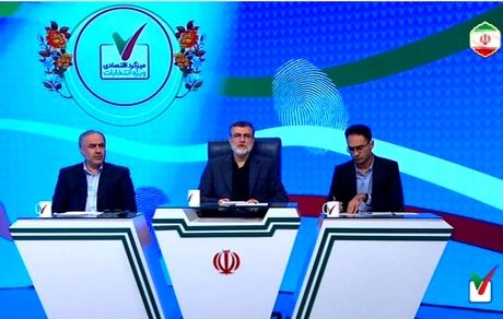 قاضی‌زاده هاشمی: حقوق کارمندان و کارگران به وسط ماه هم نمی‌رسد
