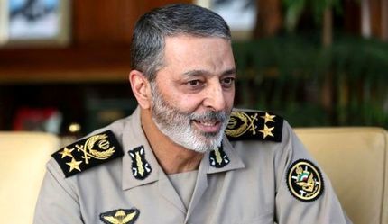 
فرمانده کل ارتش: مادامی که حرف ما استقلال است، استکبار در برابر ما می‌ایستد
