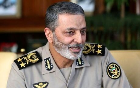 
فرمانده کل ارتش: مادامی که حرف ما استقلال است، استکبار در برابر ما می‌ایستد
