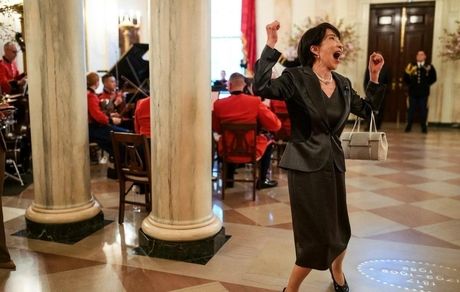 تصویر عجیب و باورنکردنی از نخست وزیر ژاپن در کاخ سفید