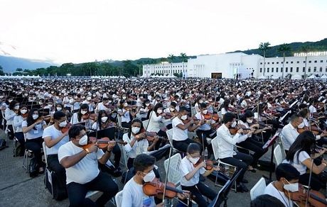 بزرگترین ارکستر جهان با حضور ۱۲ هزار نوازنده در ونزوئلا اجرا شد
