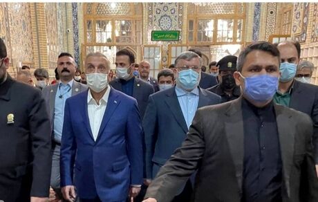 نخست وزیر عراق به مشهد سفر و به زیارت امام رضا (ع) رفت