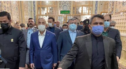 نخست وزیر عراق به مشهد سفر و به زیارت امام رضا (ع) رفت