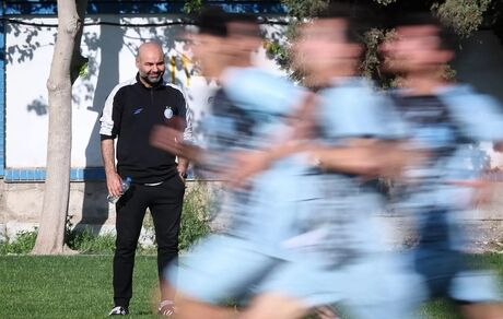 حمله تند سرمربی استقلال علیه پرسپولیس: بدنبال فساد هستند نه عدالت