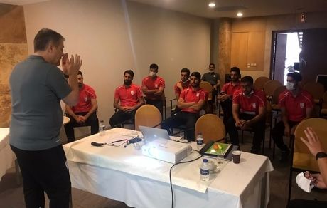 جلسه اختصاصی سرمربی تیم ملی برای مدافعان و دروازه‌بان‌ها