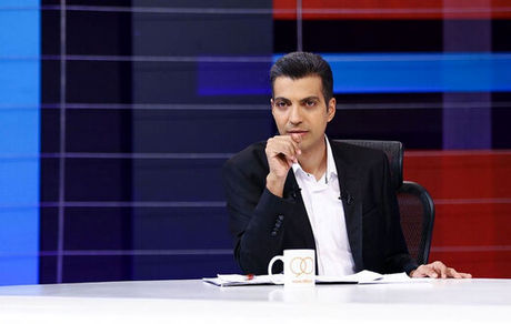 اصرار برای گرفتن عکس یادگاری با فردوسی‌پور در شرایط کرونایی!/ عکس