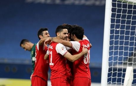 پرسپولیس در نیمه اول شارجه را به توپ بست