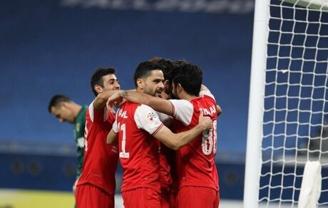 پرسپولیس در نیمه اول شارجه را به توپ بست