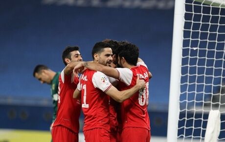 پرسپولیس در نیمه اول شارجه را به توپ بست