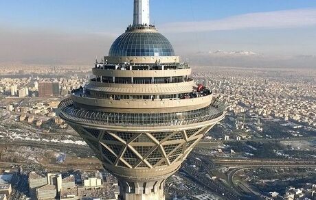 سالمندان رایگان از برج میلاد بازدید کنند