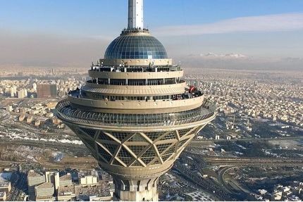 سالمندان رایگان از برج میلاد بازدید کنند