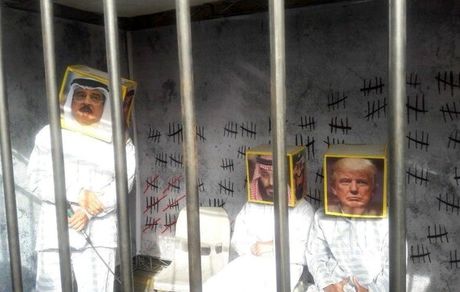 نمایش تصاویر جنایات آمریکا علیه کودکان خاورمیانه در راهپیمایی ۱۳ آبان