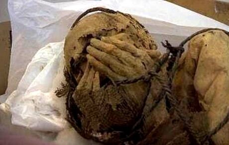 کشف مومیایی ۱۲۰۰ ساله در پرو