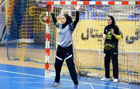 قهرمانی سنگ آهن بافق در نیم فصل لیگ برتر هندبال زنان