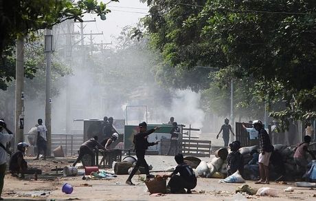 ۳۹ کشته در یکشنبه خونین میانمار / کارخانه‌های چینی آتش زده شدند