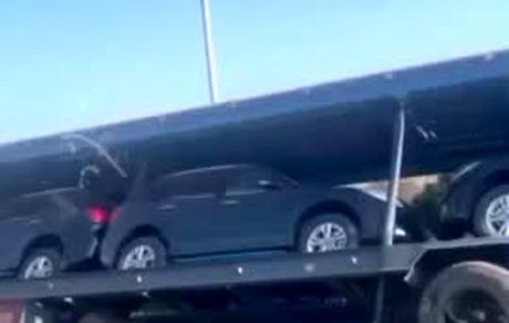 تریلی حامل خودروهای وارداتی هایما واژگون شد