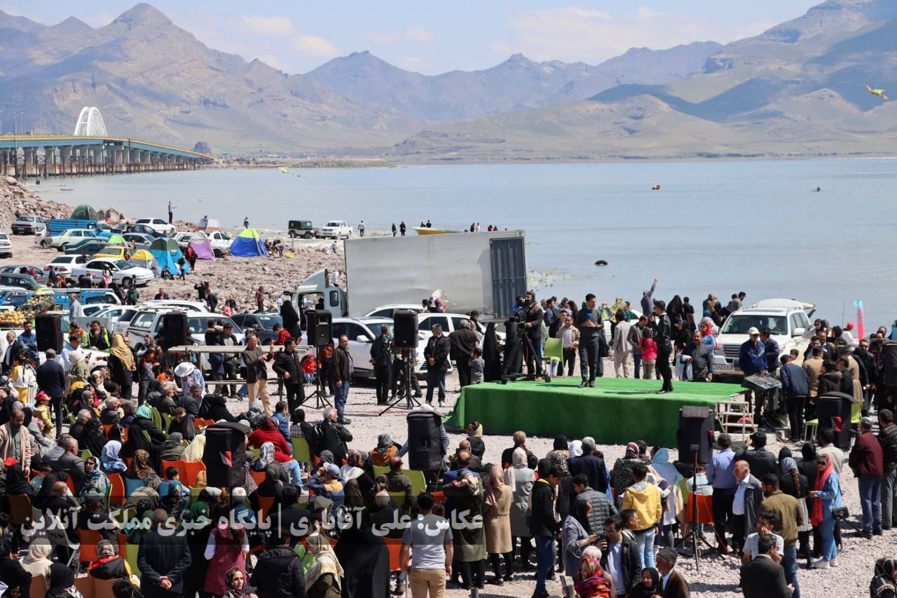  جشنواره فرهنگی، ورزشی و تفریحی دریاچه ارومیه با استقبال ۱۵ کیلومتری برگزار شد 