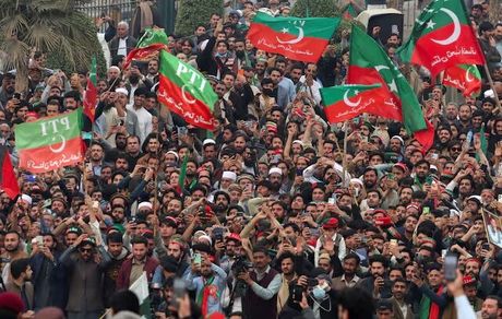 حزب "عمران خان" ممنوع الفعالیت شد