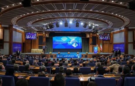 تجلیل‌های نمادین از نخبگان علمی باید با حمایت عملی تکمیل شود