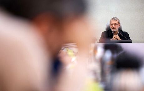 لاریجانی: مذاکره باید واقعی باشد / دشمنان فرصت‌طلب هستند و خواسته‌هایشان ته ندارد