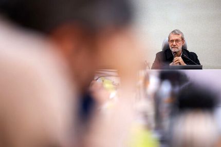 لاریجانی: مذاکره باید واقعی باشد / دشمنان فرصت‌طلب هستند و خواسته‌هایشان ته ندارد