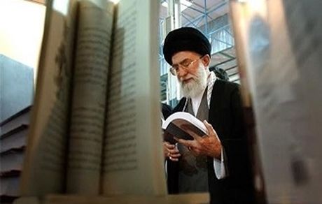 این ۵۷ نفر و کج فهمیِ سخنان رهبری: چگونه به این نتیجه رسیدید که زبان انگلیسی را از مدارس حذف کنید؟! 