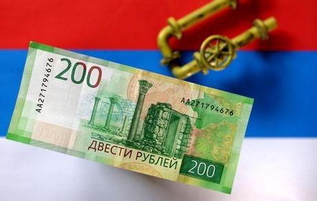 نصف شدن درآمد روسیه از نفت و گاز