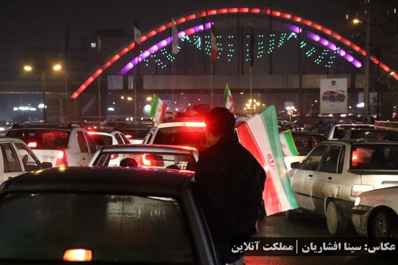 شادی هموطنان بعد از صعود زودهنگام تیم ملی ایران به جام جهانی ۲۰۲۲