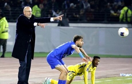 سرمربی اسبق استقلال در باشگاه جدیدش اخراج شد