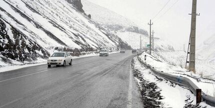 بارش برف و باران در محورهای نیمی از استان‌های کشور