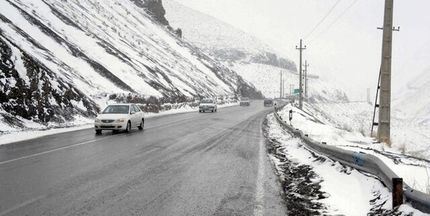 بارش برف و باران در محورهای نیمی از استان‌های کشور