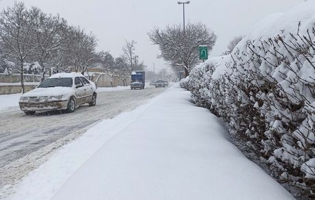 بارش ۵۷ سانتی برف در برزک کاشان