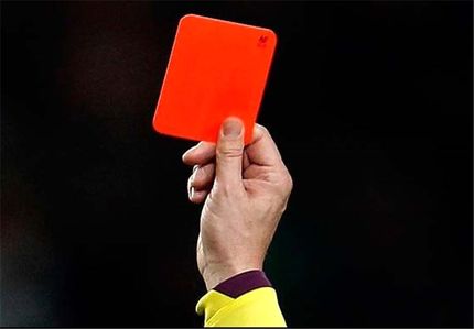 گاف وحشتناک داور در بازی لیگ دسته یک / شهرداری آستارا اعتراض کرد