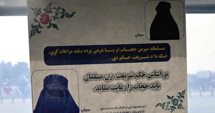 برکناری زنان بی‌حجاب در افغانستان / موبایل در دانشگاه برای دختران ممنوع شد