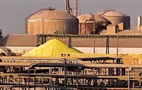 خطراتی که انبارهای روباز دپوی "گوگرد" در ماهشهر ایجاد کرده‌اند