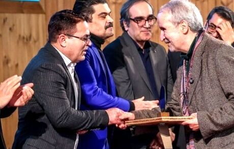 برگزیدگان هجدهمین جایزه ادبی جلال آل احمد تقدیر شدند