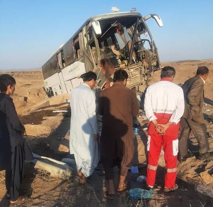 ۱۳ مجروح در حادثه انحراف اتوبوس در استان سیستان و بلوچستان