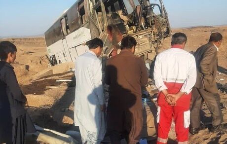 ۱۳ مجروح در حادثه انحراف اتوبوس در استان سیستان و بلوچستان