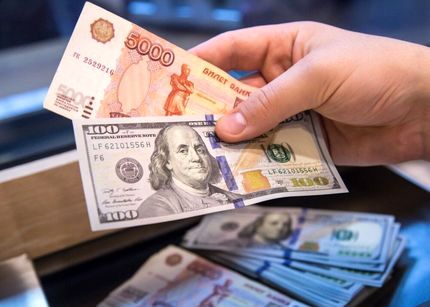 دلار مسیر عوض کرد/ یورو ۱۴.۷۰۰ شد