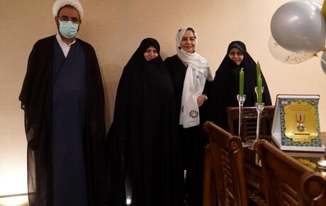 متأسفانه شهدا، فداکاری‌ها و قهرمانی‌ها آن طور که باید به نوجوانان و جوانان نشان داده نشده است