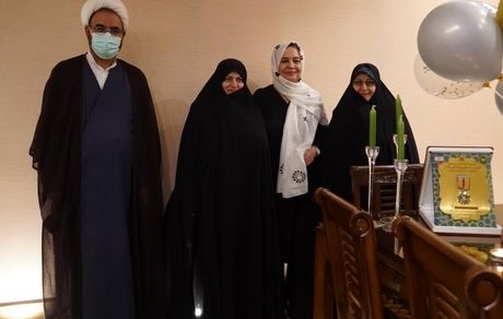 متأسفانه شهدا، فداکاری‌ها و قهرمانی‌ها آن طور که باید به نوجوانان و جوانان نشان داده نشده است