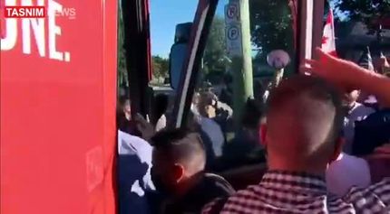 نخست‌وزیر کانادا، سنگ باران شد