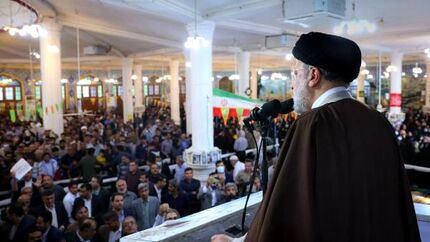 دولتمردان تمام توان خود را در جهت رفع مشکلات و پیشرفت کشور به کار می‌گیرند