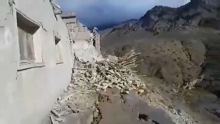 کشته‌های زلزله افغانستان از ۹۰۰ تن فراتر رفت