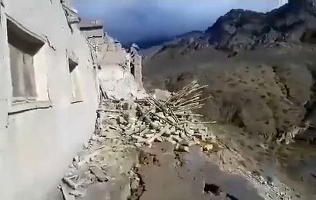 کشته‌های زلزله افغانستان از ۹۰۰ تن فراتر رفت