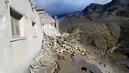 کشته‌های زلزله افغانستان از ۹۰۰ تن فراتر رفت