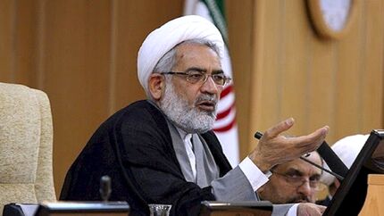هر کسی از یک قاضی یا کارمند، فسادی سراغ دارد گزارش دهد